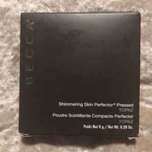 BECCA Cosmetics
Shimmering Pressed Highlighter